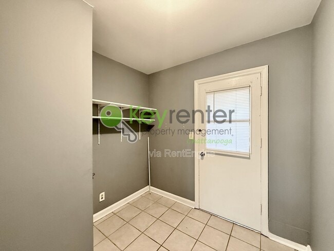 Building Photo - 221 Robert E Lee St