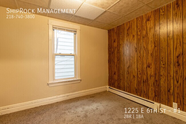 Building Photo - 1225 E 6th St