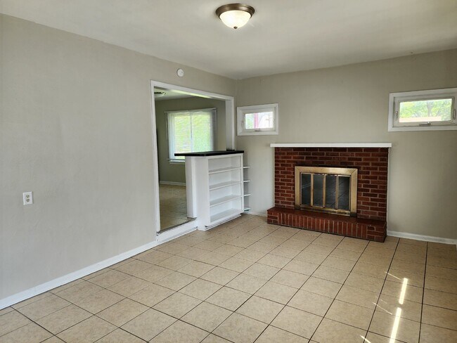 Building Photo - Charming 3 Bedroom Home in Indianapolis with Spacious Layout and Convenient Location!