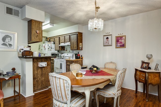 Interior Photo - Cedar Regency