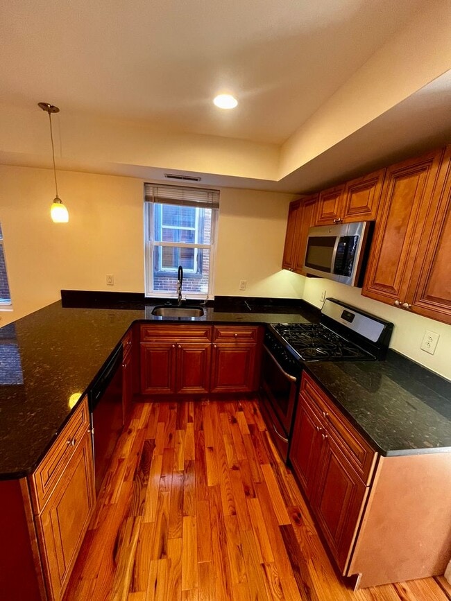 Building Photo - Beautiful newly renovated 2-bedroom 2 bath In Northern Liberties