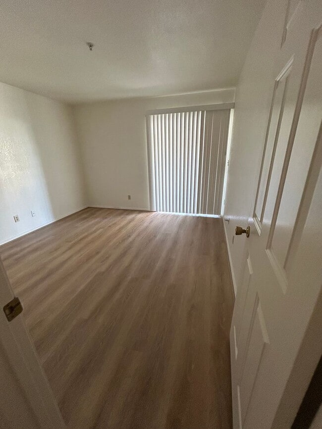 Building Photo - 2 Bedroom Condo located in Laughlin Bay