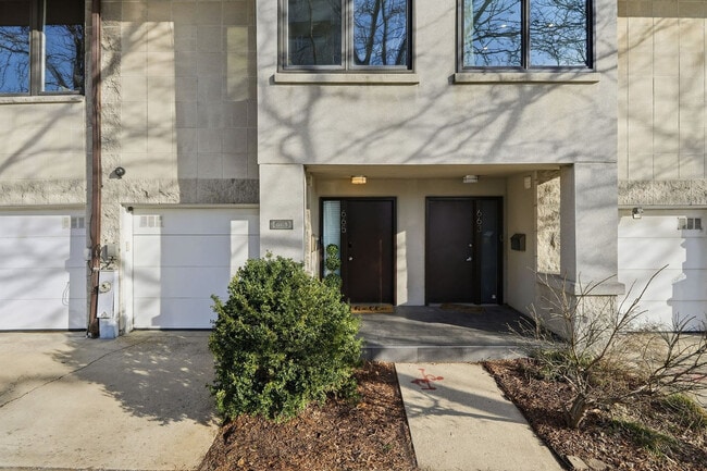 Building Photo - 657 N Carpenter St