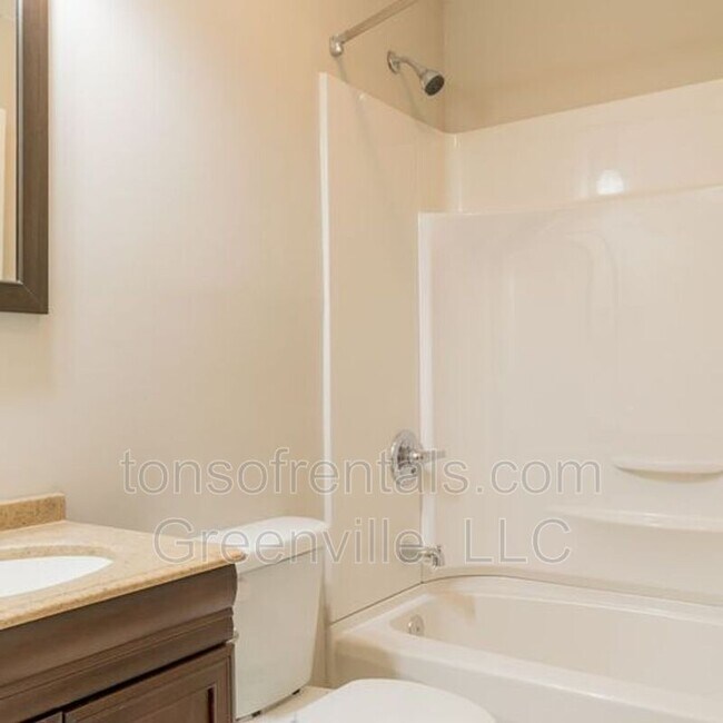 Building Photo - 111 Becky Don Dr