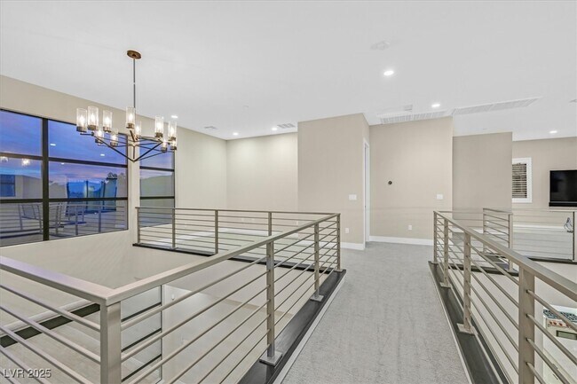 Building Photo - 65 Garibaldi Wy