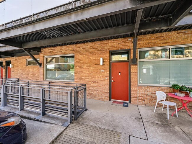 Building Photo - 2205 N Lamar Blvd