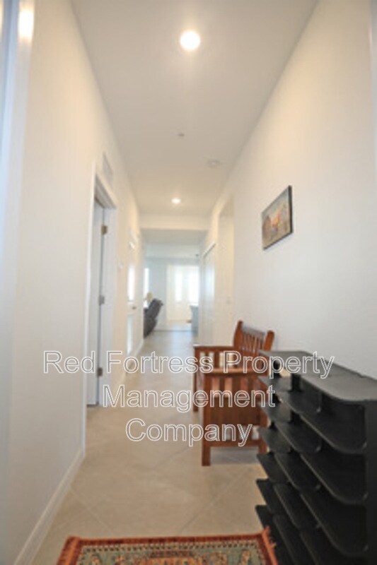 Building Photo - 15275 Grn Acrs Ave