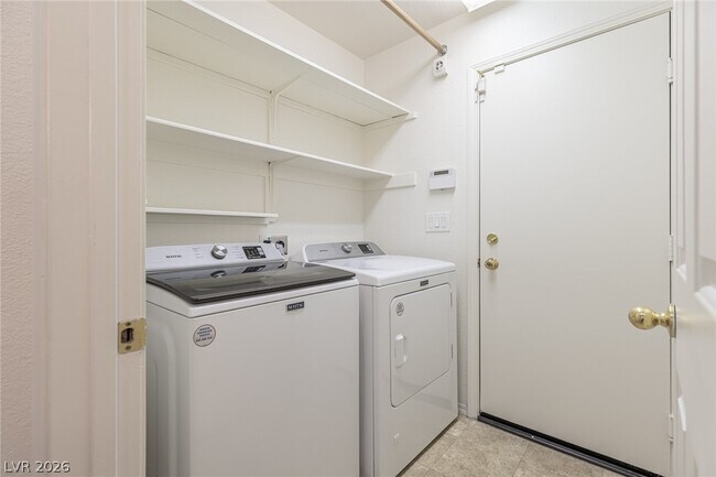 Building Photo - 718 Tiffany Bend St