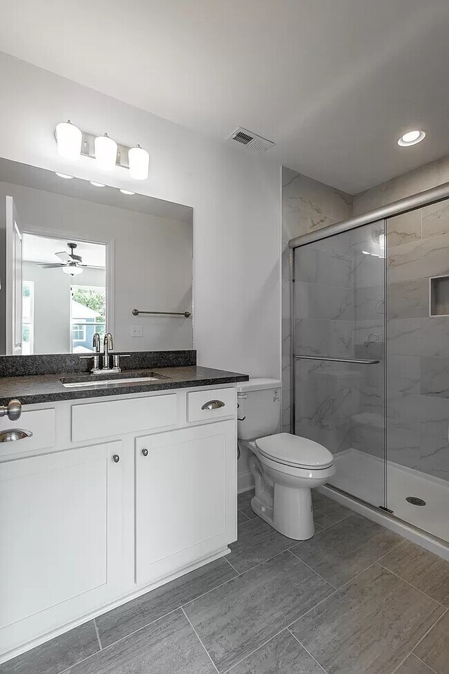 Building Photo - 5562 Stream Ln