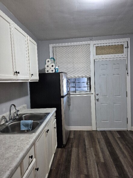 Building Photo - 8053 S Wolcott Ave