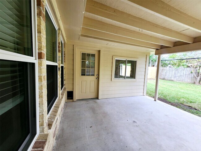 Building Photo - 322 Windward