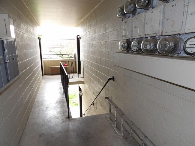 Building Photo - 720 Woodland Ave