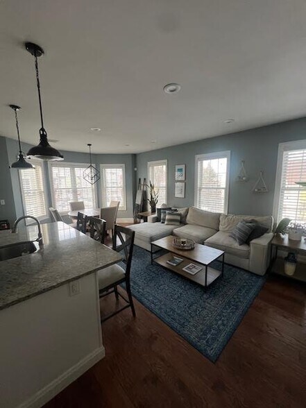 Building Photo - 42R Olney St