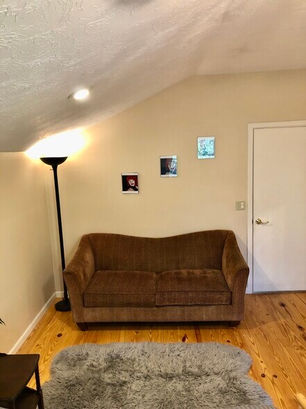 Second bedroom - 32724 NE Chamberlain Rd