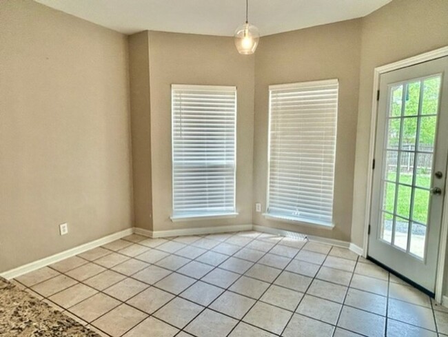 Building Photo - $350 OFF FIRST MONTH'S RENT IF YOU MOVE IN...