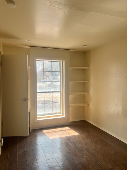 Building Photo - 1555 Nogalitos St