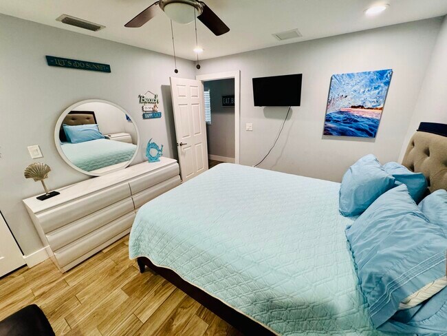 Building Photo - 601 N E St