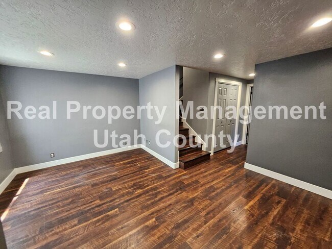 Building Photo - 42 W 680 N