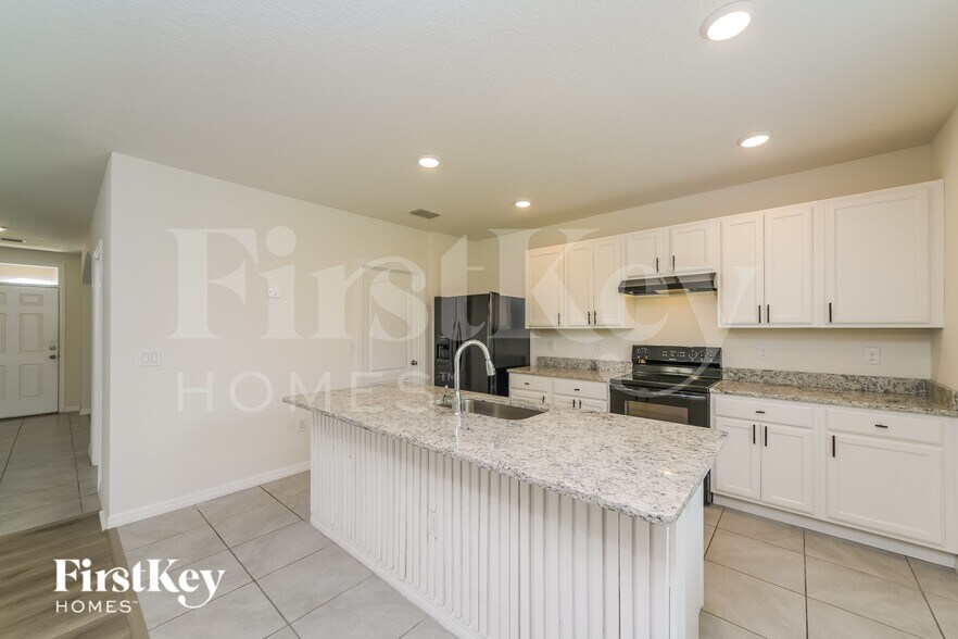 Building Photo - 3345 Wellborn Dr