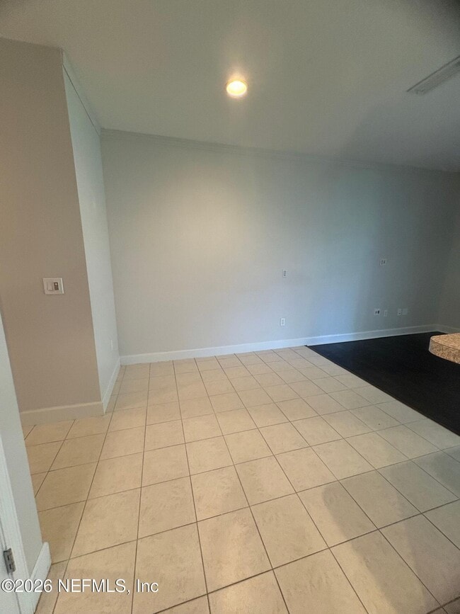 Building Photo - 607 Crystal Way