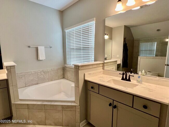 Building Photo - 3955 Hammock Bluff Cir