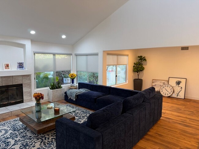 Building Photo - 4 bed, 3 bath cul-de-sac home!