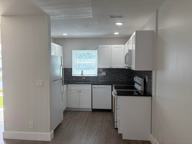 Building Photo - 2930 Crosley Dr E
