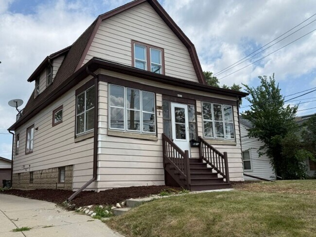 Building Photo - 8820 W Rogers St
