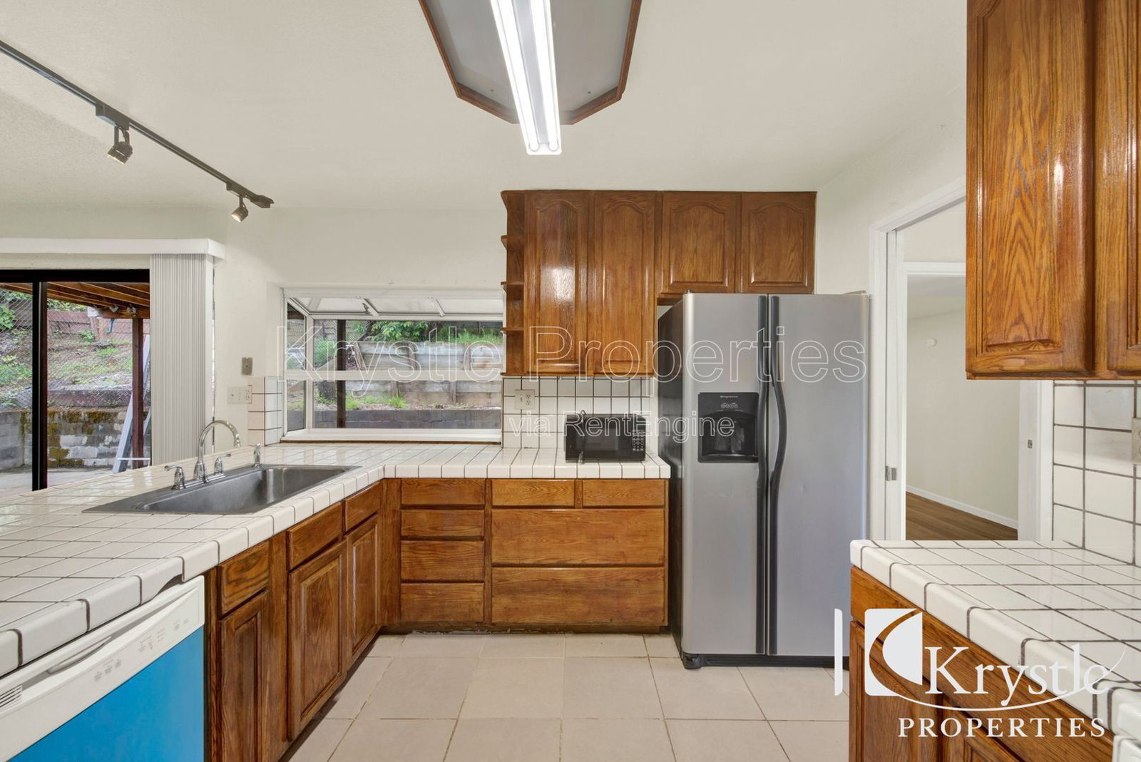 Building Photo - 1398 Hale St