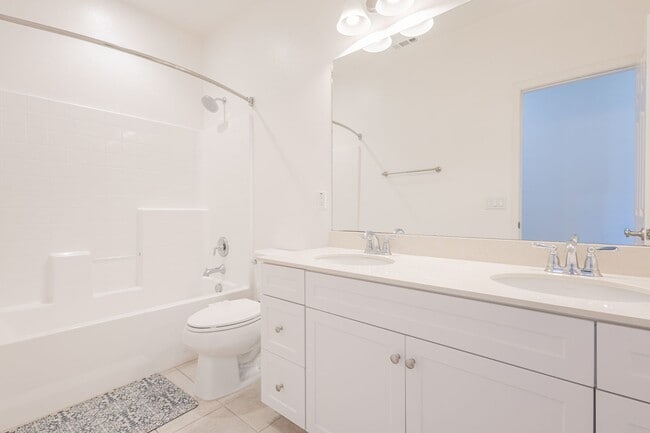 Building Photo - 16220 Retreat Ct