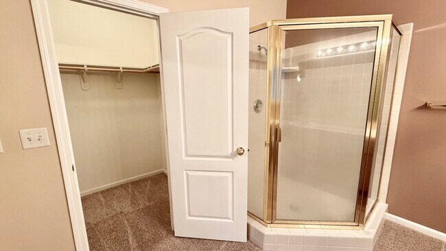 Building Photo - $2,350 Herndon & Willow, 3 Bedroom Home - N. Helm Ave, Clovis