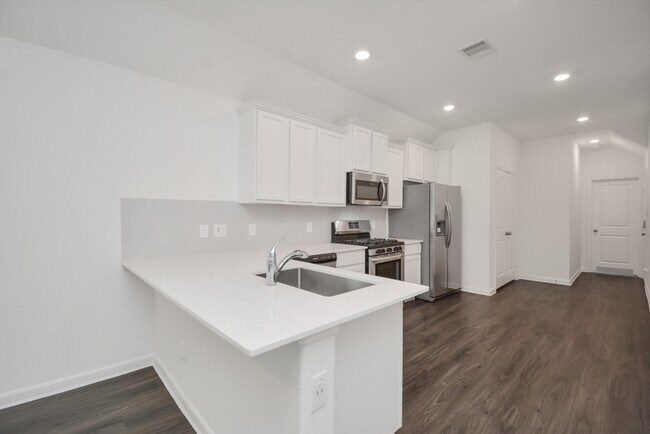 Building Photo - 15819 Kinlough Dr