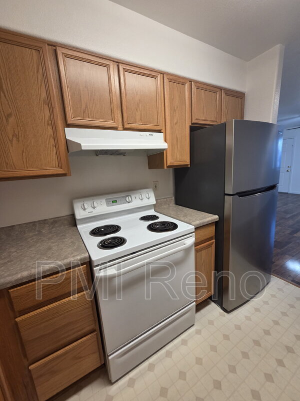 Building Photo - 421 Holcomb Ave