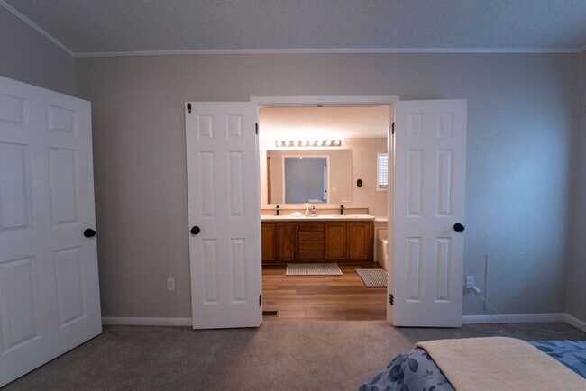 Building Photo - 2988 Lisa Dr