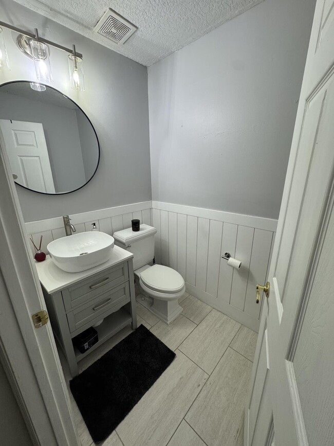 Building Photo - 11131 SW 17th Manor