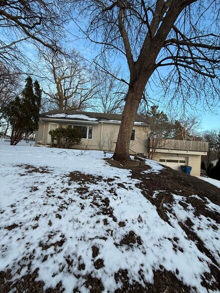 Building Photo - 4831 Ridge Rd