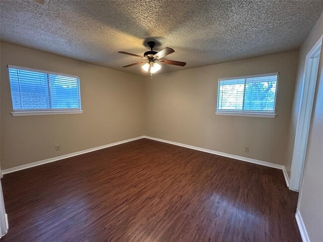 Building Photo - 1805 Broadmoor Dr