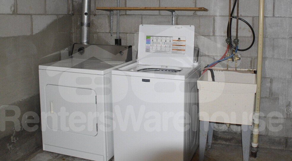 Building Photo - 15331 Trillium Cir