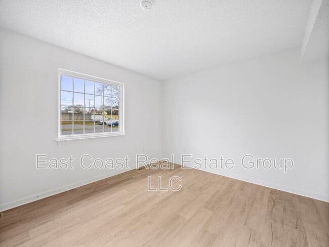 Building Photo - 45 Bruce Dr