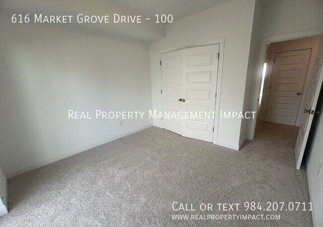 Building Photo - 616 Mkt Grv Dr