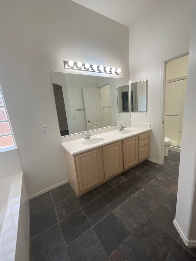 Building Photo - Great northeast location on cul-de-sac, 3 car garage