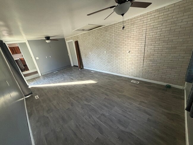 Building Photo - Columbine Ave