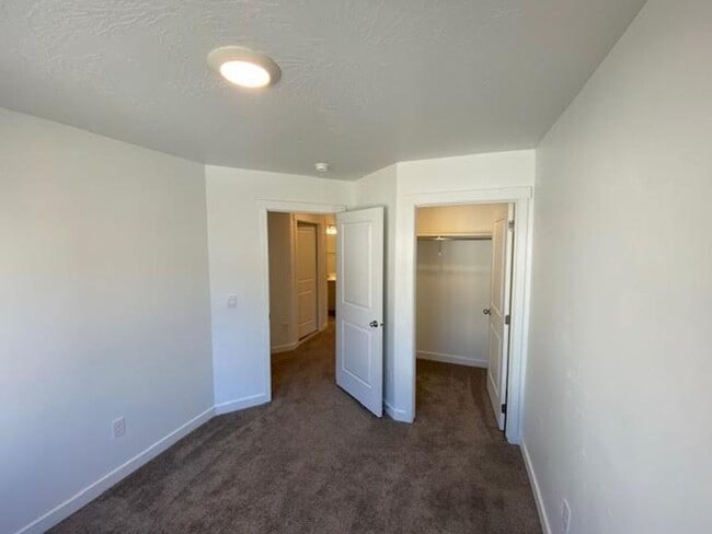Building Photo - Coming Soon! 3 Bedroom 2 bath with Garage-...
