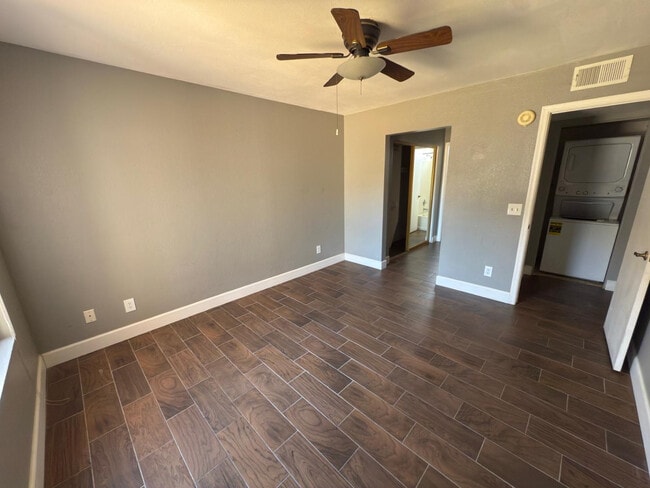 Building Photo - 10610 S 48th St
