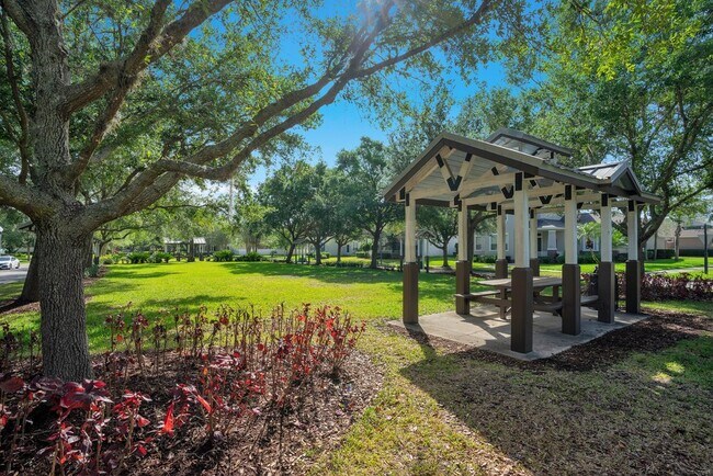 Building Photo - Move-in Ready Home with 2 Car Garage in Desirable Summerport Community!