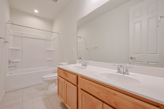 Building Photo - Beautiful 4 Bedroom Home in Aloravita Community