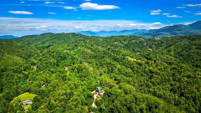 Building Photo - 208 Tunnel Ridge Dr