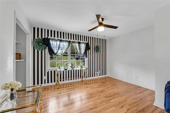 Building Photo - 3941 Forest Dr