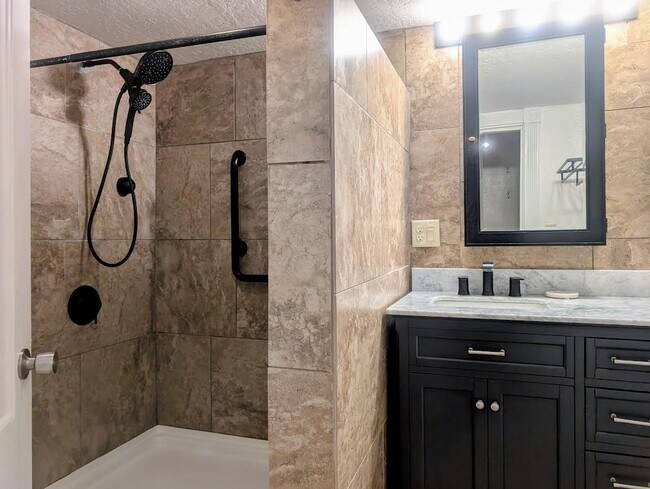 Building Photo - 411 1st St