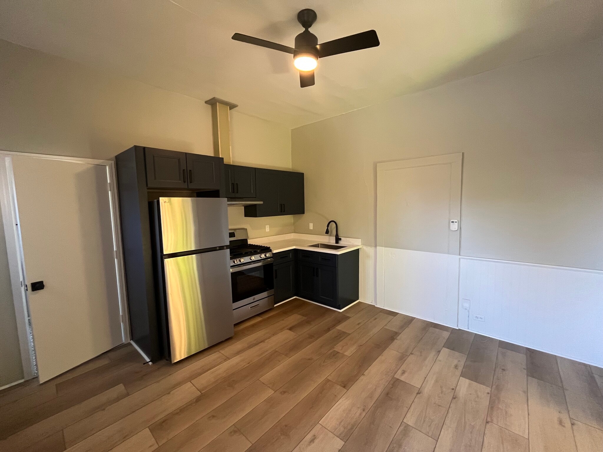 Kitchen/Living - 663 Tupper St